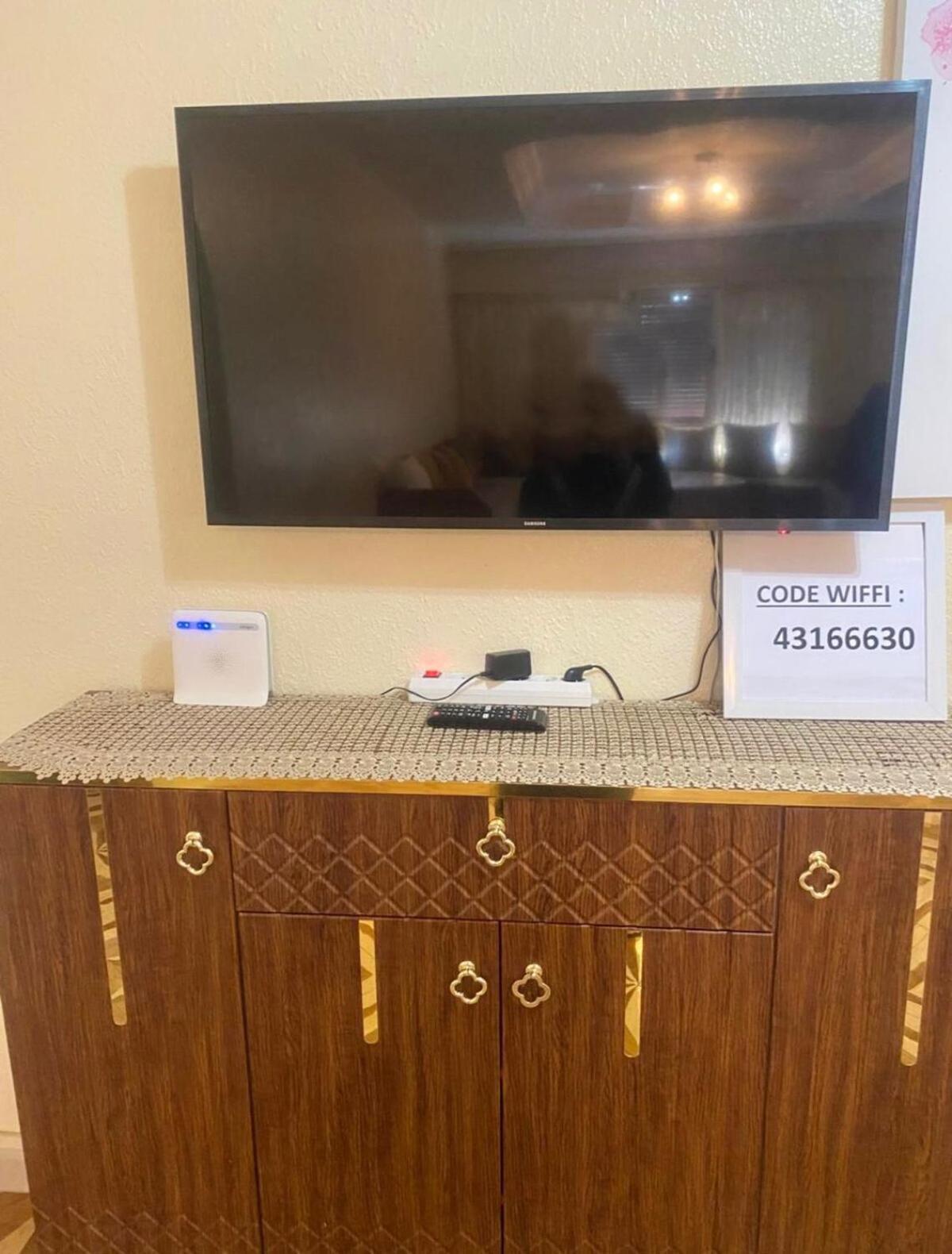 Sunny 3 Bedroom In The Heart Of Apartment *